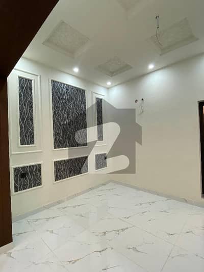 سمندری روڈ فیصل آباد میں 5 مرلہ مکان 1.8 کروڑ میں برائے فروخت۔