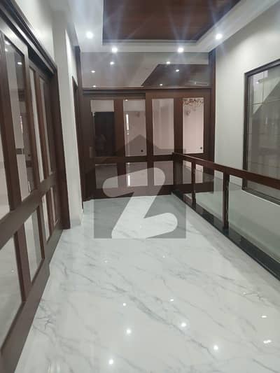 ڈی ایچ اے فیز 8 ڈی ایچ اے ڈیفینس,کراچی میں 7 کمروں کا 1 کنال مکان 18.5 کروڑ میں برائے فروخت۔