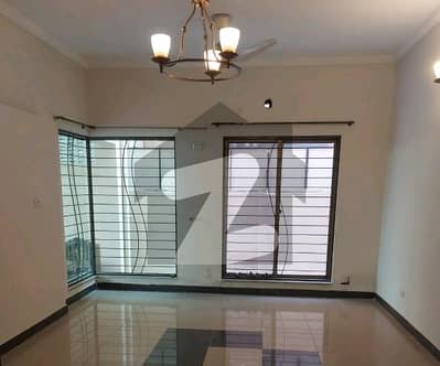 House For Grabs In 10 Marla Lahore