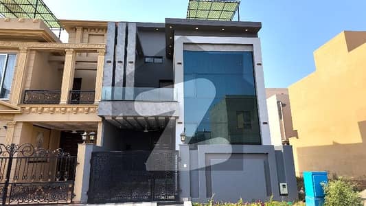 House Sized 5 Marla Available In Paragon City House Sized 5 Marla Available In Paragon City