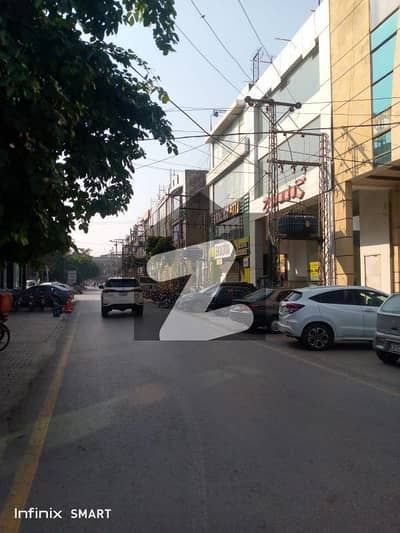 ڈی ایچ اے فیز 3 - بلاک زیڈ فیز 3,ڈیفنس (ڈی ایچ اے),لاہور میں 8 مرلہ عمارت 21.5 کروڑ میں برائے فروخت۔