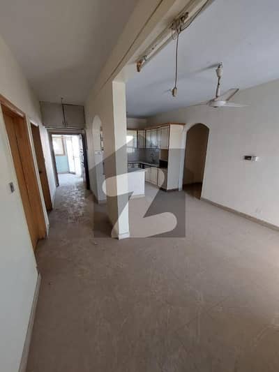 CORNER WESTOPEN FLAT WITH ROOF TOP IN GULSHAN-E-IQBAL