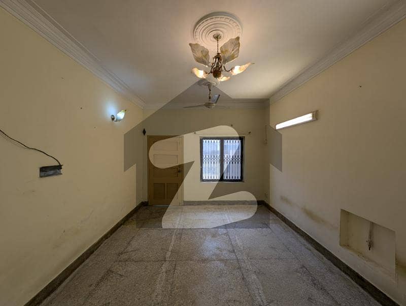 FOR SALE 30X50 Live able Double Unit House Available G-10/1 FOR SALE 30X50 Live able Double Unit House Available G-10/1