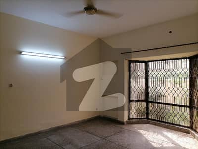 Stunning 8 Marla House In Airport Road Available