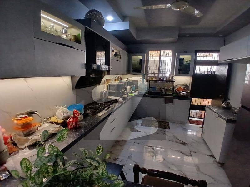 Modern 4-Bedroom Townhouse in Prime Location! Modern 4-Bedroom Townhouse in Prime Location!
