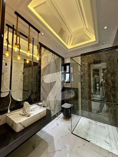 پارک ویو سٹی لاہور میں 6 کمروں کا 10 مرلہ مکان 3.7 کروڑ میں برائے فروخت۔