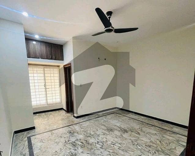 2800 Marla Upper Portion In I-8 Is Available 2800 Marla Upper Portion In I-8 Is Available
