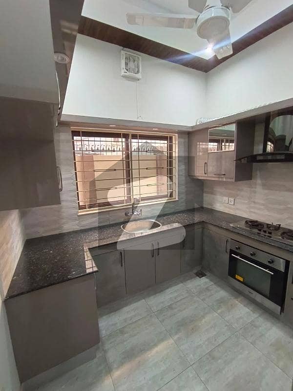 12 MARLA TILE FLOOR UPPER PORTION 12 MARLA TILE FLOOR UPPER PORTION