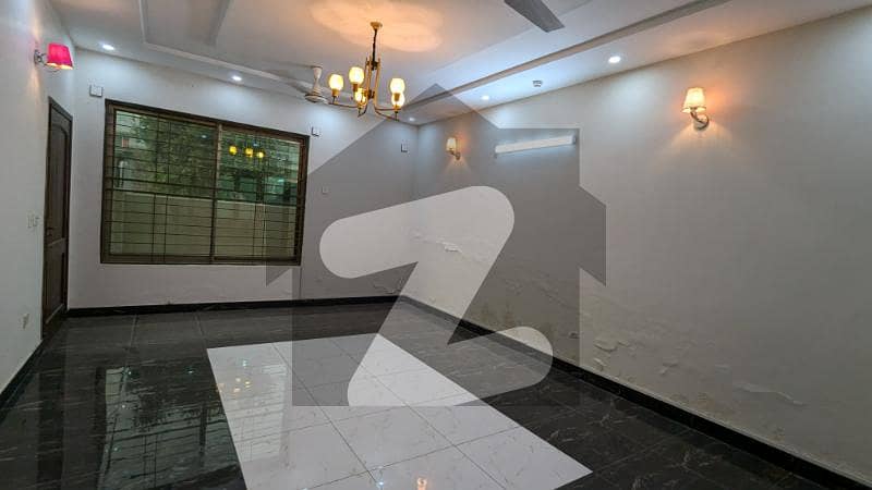 10 Marla Beautiful House For Rent 10 Marla Beautiful House For Rent