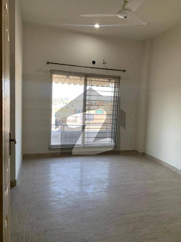 Family Flat Available For Rent Family Flat Available For Rent