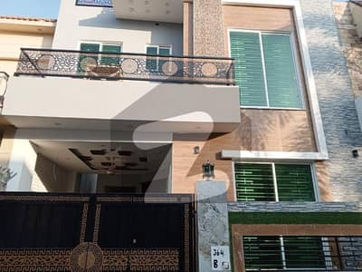 ڈی ایچ اے فیز 5 ڈیفنس (ڈی ایچ اے),لاہور میں 4 کمروں کا 6 مرلہ مکان 1.1 لاکھ میں کرایہ پر دستیاب ہے۔