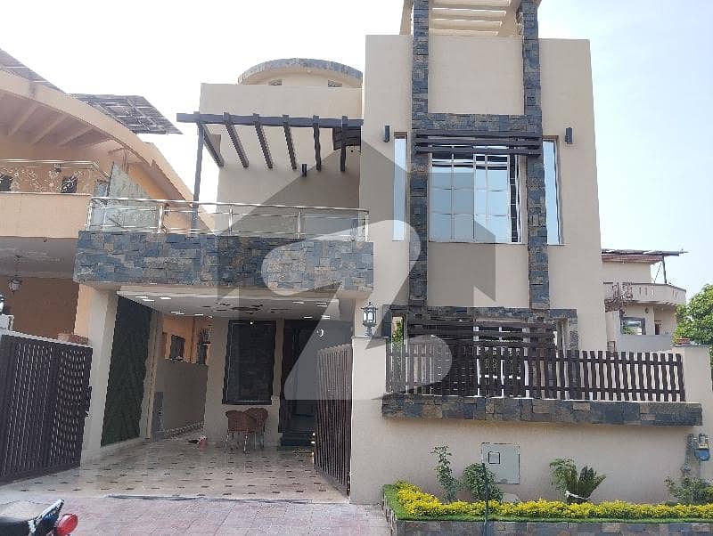 Fully Renovated Ready To Move 10 Marla House In Phase 2 Fully Renovated Ready To Move 10 Marla House In Phase 2