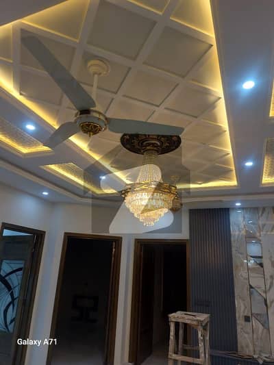 ایل ڈی اے ایوینیو ۔ بلاک جے ایل ڈی اے ایوینیو,لاہور میں 7 کمروں کا 10 مرلہ مکان 3.65 کروڑ میں برائے فروخت۔