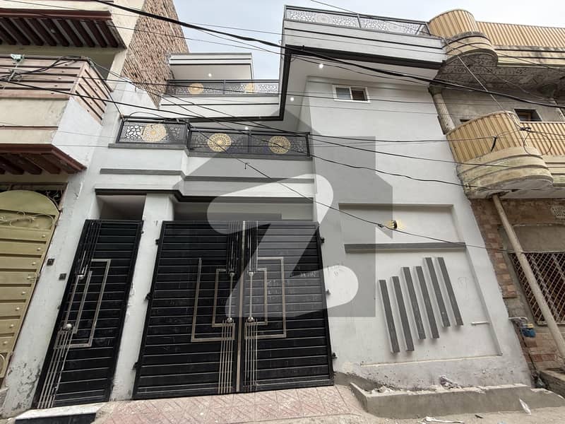ورسک روڈ پشاور میں 6 کمروں کا 5 مرلہ مکان 1.3 کروڑ میں برائے فروخت۔ ورسک روڈ پشاور میں 6 کمروں کا 5 مرلہ مکان 1.3 کروڑ میں برائے فروخت۔