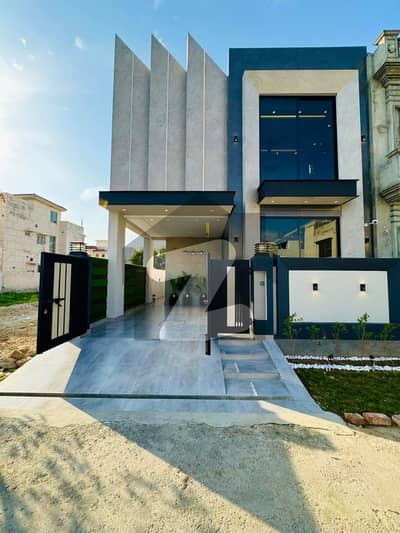 BRAND NEW 5 MARLA HOUSE AVAILABLE FOR RENT