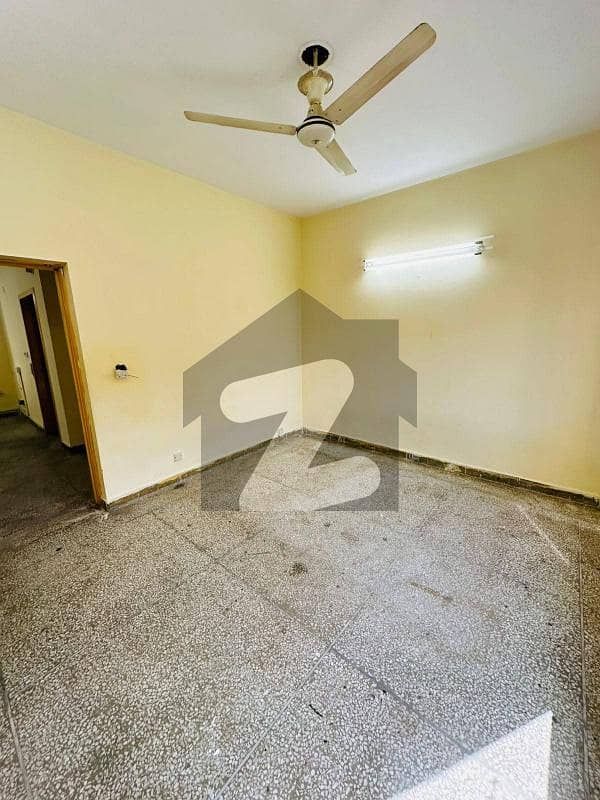 Beautiful Flat Ist Floor Available For Rent In G11 Beautiful Flat Ist Floor Available For Rent In G11