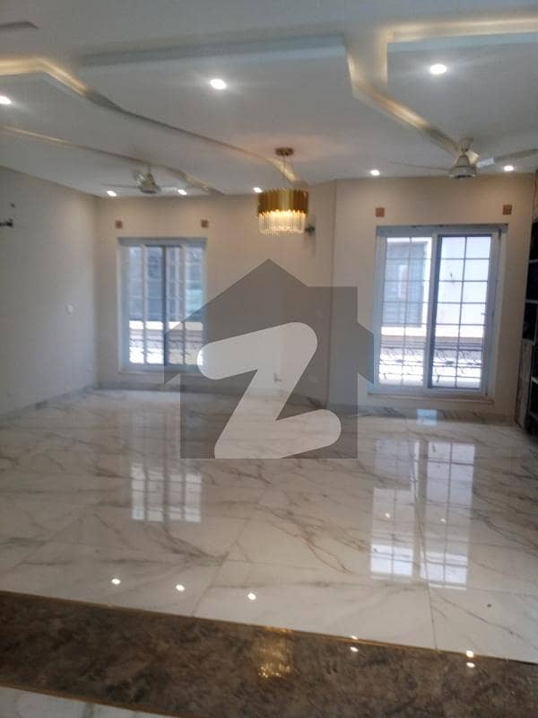 ای ۔ 11 اسلام آباد میں 3 کمروں کا 1 کنال بالائی پورشن 1.9 لاکھ میں کرایہ پر دستیاب ہے۔ ای ۔ 11 اسلام آباد میں 3 کمروں کا 1 کنال بالائی پورشن 1.9 لاکھ میں کرایہ پر دستیاب ہے۔