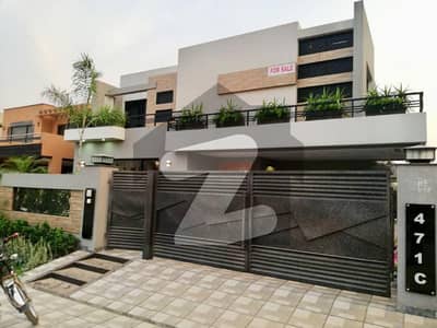 100% Original Pics - 1 Kanal Well Maintain Villa for Sae at Prime Location