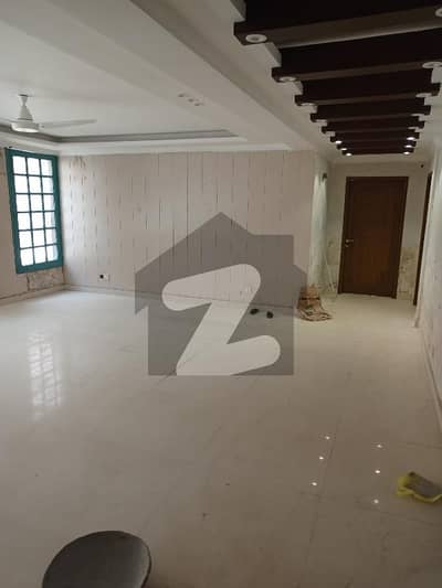 گلبرگ لاہور میں 7 کمروں کا 2 کنال مکان 9.75 لاکھ میں کرایہ پر دستیاب ہے۔