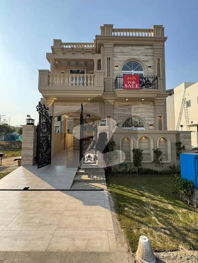 ڈی ایچ اے 9 ٹاؤن ڈیفنس (ڈی ایچ اے),لاہور میں 3 کمروں کا 5 مرلہ مکان 2.29 کروڑ میں برائے فروخت۔