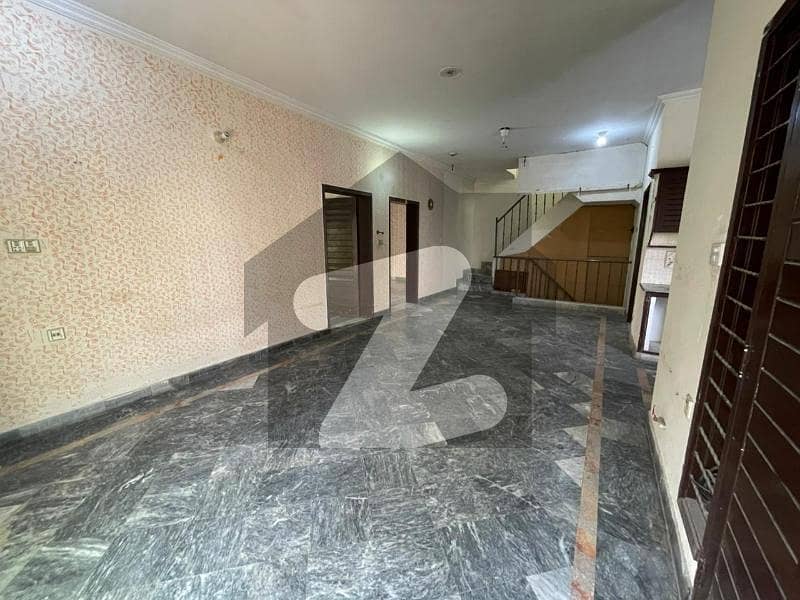 10 MARLA UPPER PORTION FOR RENT 10 MARLA UPPER PORTION FOR RENT
