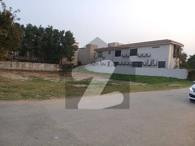 10 MARLA PLOT AT IDEAL LICATION AND REASONABLE PRICE