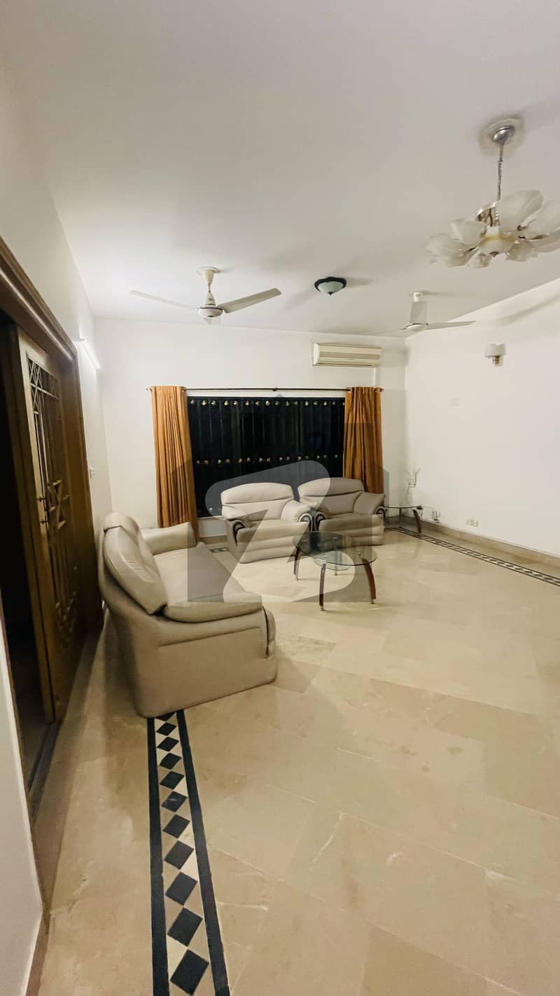 Beautiful 3Bed Ground Floor Available For Ideal Location F11. Beautiful 3Bed Ground Floor Available For Ideal Location F11.
