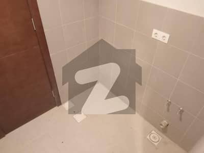EMAAR 4BED PROPER SEAFACING PENTHOUSE AVALIABLE FOR RENT IN REEF TOWERS.