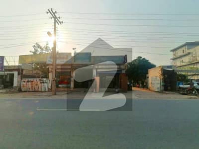 37 MARLA RESIDENTIAL PROPERTY LOCATED IN COMMERCIAL AREA 0FCOLLEGE ROAD FOR SALE.