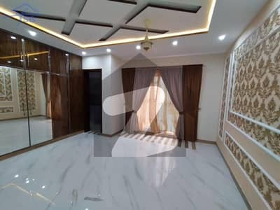 30 MARLA CORNER & OWNER BUILD HOUSE AVAILABLE FOR SALE NEAR ALL FACILITIES 30 MARLA CORNER & OWNER BUILD HOUSE AVAILABLE FOR SALE NEAR ALL FACILITIES