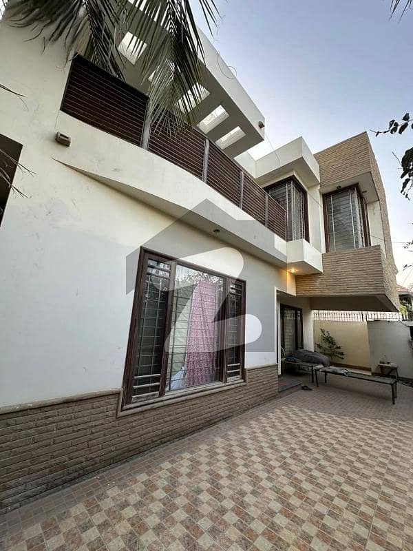 LUXURIOUS WELL MAINTAINED BUNGALOW LUXURIOUS WELL MAINTAINED BUNGALOW