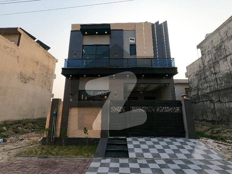 Prime Location 5 Marla Double Story House For sale In Central Park - Block AA Lahore