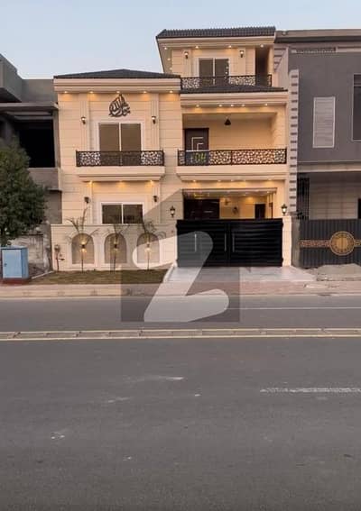 Prime Location In New Metro City 7 Marla House For sale
