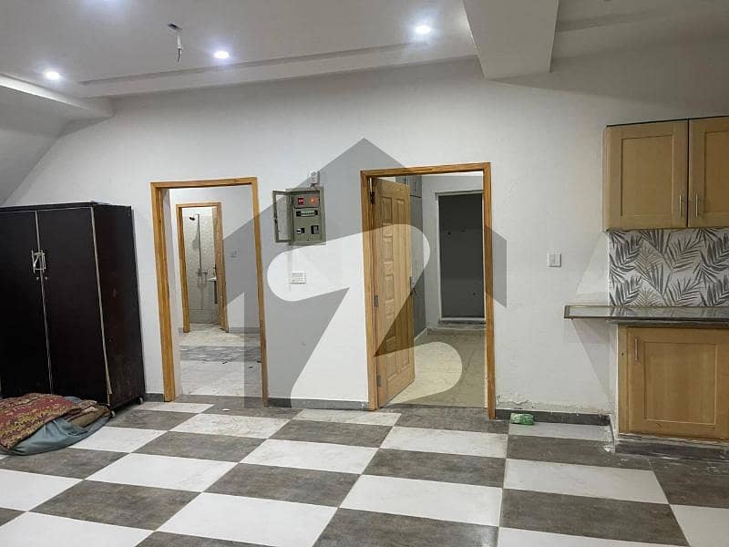 6 MARLA LOWER PORTION AVAILABLE FOR RENT. 6 MARLA LOWER PORTION AVAILABLE FOR RENT.