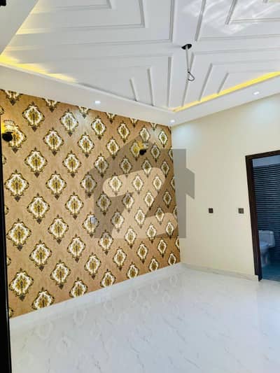 10 MARLA UPPER PORTION AVAILABLE FOR RENT IN NASHEMAN IQBAL PHASE 2 COLLAGE ROAD LAHORE