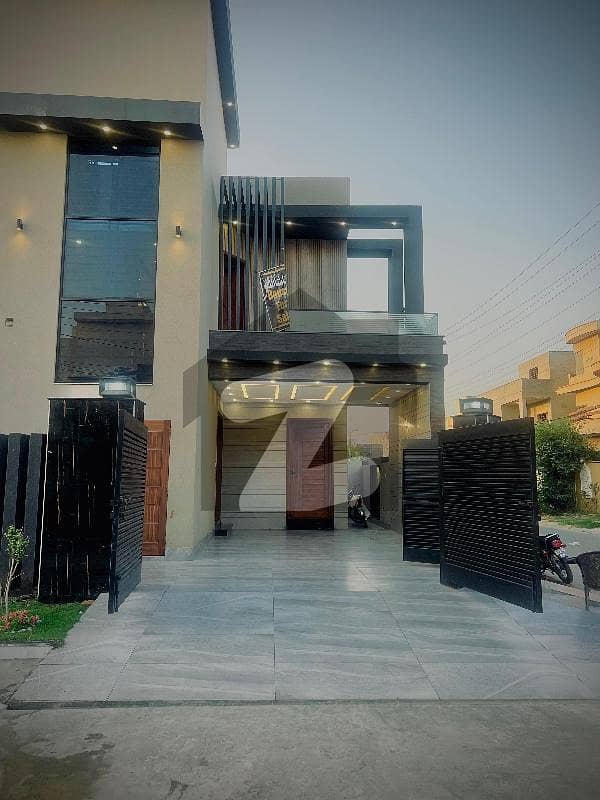 10 MARLA ULTRA MODERN HOUSE FOR SALE 10 MARLA ULTRA MODERN HOUSE FOR SALE