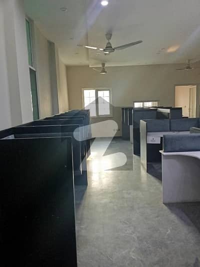 Premium Office Space 1000 Squarefeet in Gulbergs Main Commercial Hub