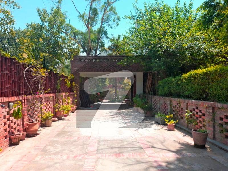 Home In Margalla 4 + 4 Kanal House Is For SALE Home In Margalla 4 + 4 Kanal House Is For SALE