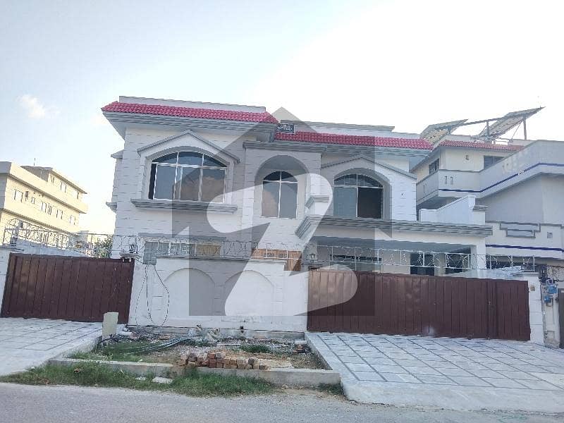 1 kanal Luxury Upper Portion Available For Rent 1 kanal Luxury Upper Portion Available For Rent
