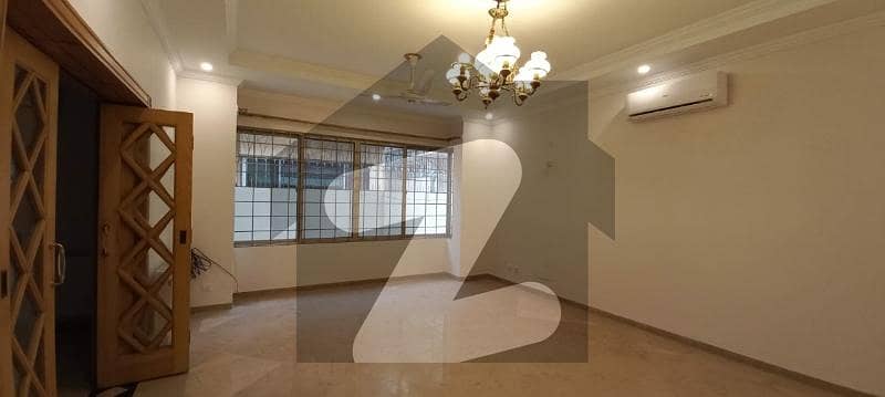 F 8 Beautiful Location Full House Available F 8 Beautiful Location Full House Available