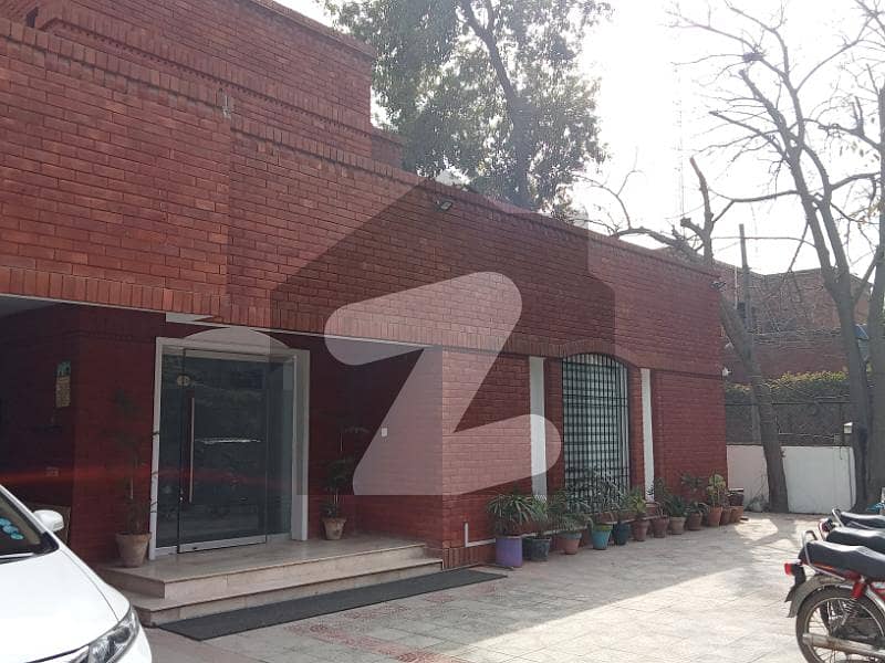 گلبرگ 5 گلبرگ,لاہور میں 5 کمروں کا 1 کنال مکان 4.5 لاکھ میں کرایہ پر دستیاب ہے۔ گلبرگ 5 گلبرگ,لاہور میں 5 کمروں کا 1 کنال مکان 4.5 لاکھ میں کرایہ پر دستیاب ہے۔
