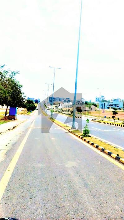 Specious 1 Kanal Semi Developed Corner Plot With 4Marla Extra Land