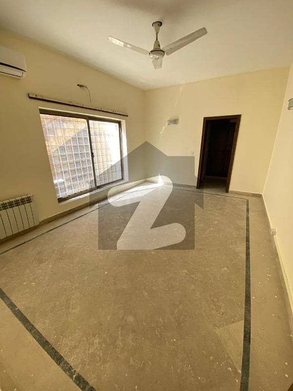 ایف ۔ 8 اسلام آباد میں 5 کمروں کا 1 کنال مکان 9.0 لاکھ میں کرایہ پر دستیاب ہے۔ ایف ۔ 8 اسلام آباد میں 5 کمروں کا 1 کنال مکان 9.0 لاکھ میں کرایہ پر دستیاب ہے۔