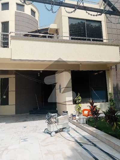 ایف ۔ 6/1 ایف ۔ 6,اسلام آباد میں 7 کمروں کا 18 مرلہ مکان 30.0 کروڑ میں برائے فروخت۔