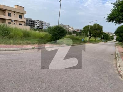 Corner Kanal Plot For Sale