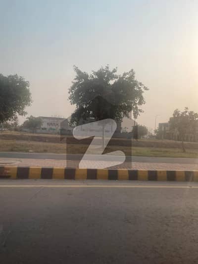 ڈی ایچ اے فیز 8 - بلاک ایکس فیز 8,ڈیفنس (ڈی ایچ اے),لاہور میں 1 کنال رہائشی پلاٹ 3.3 کروڑ میں برائے فروخت۔