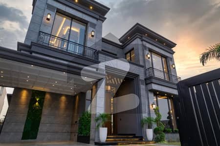 ONE KANAL EYE CACTHING MODERN DESIGN LUXURY HOUSE WITH BASEMENT FOR SALE IN DHA PHASE 6 NEAR DOLMEN MALL