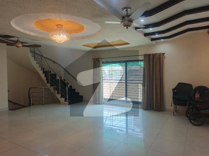 10 Marla Full House For Rent || Basement || Luxury House 10 Marla Full House For Rent || Basement || Luxury House