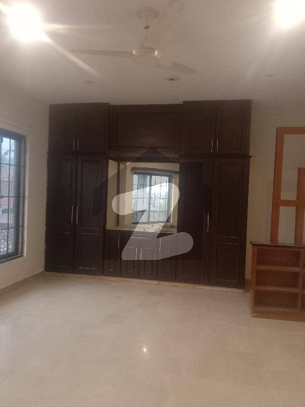 Beautiful Upper Purtion Available For Rent