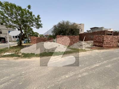 DHA 9 TOWN TOP LOCATION 5 MARLA CORNER FACING PARK PLOT BEST FOR LIVING